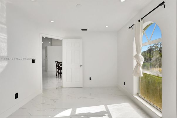 Empty room, Interior, Marble, Recessed Lighting