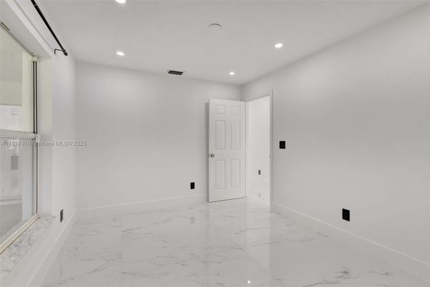 Empty room, Interior, Marble, Recessed Lighting