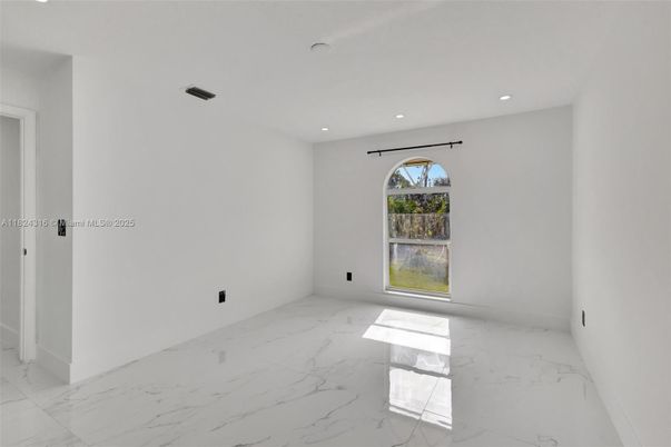Empty room, Interior, Marble, Recessed Lighting
