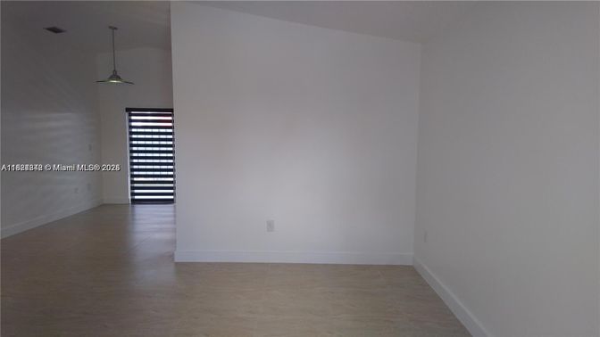 Empty room, Interior, Pendant Lights