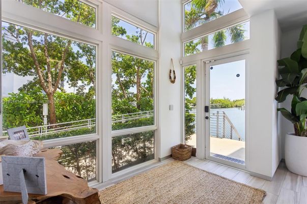 Interior, Sun Room, Water, Wood Texture Flooring