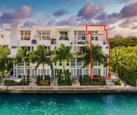 Exterior, Facade, Pool, Condo Building
