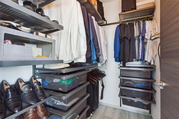 Interior, Walk-in Closets, Wood Texture Flooring