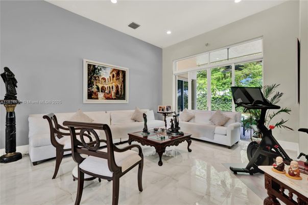 Fitness Equipment, Interior, Living room, Marble, Recessed Lighting