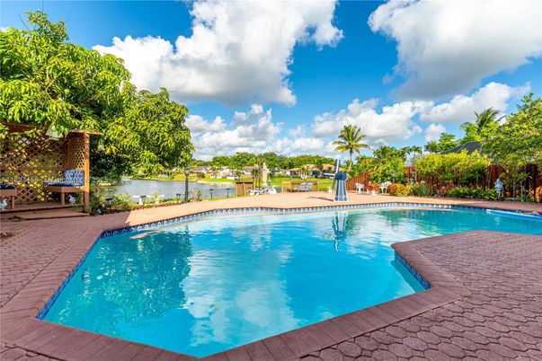 Exterior, Pool, Water