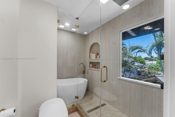 Bathroom, Free Standing Baths, Glass Shower, Interior, Recessed Lighting