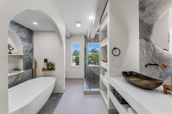 Bathroom, Free Standing Baths, Interior, Recessed Lighting