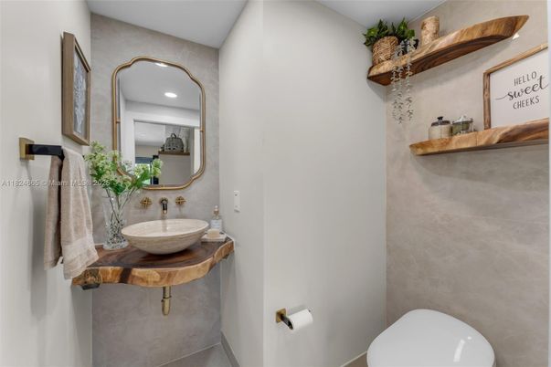 Bathroom, Interior, Recessed Lighting