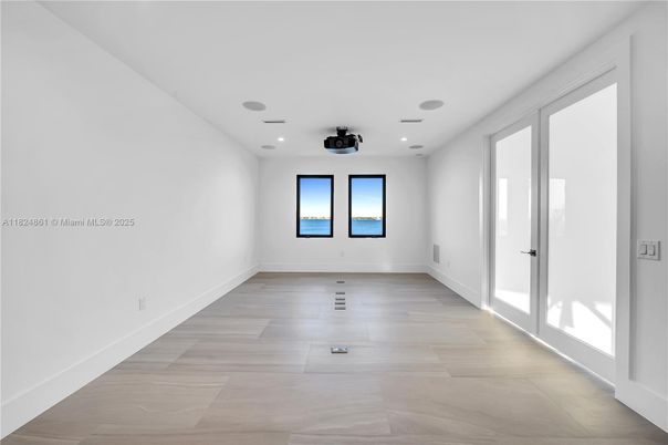 Empty room, Interior, Recessed Lighting