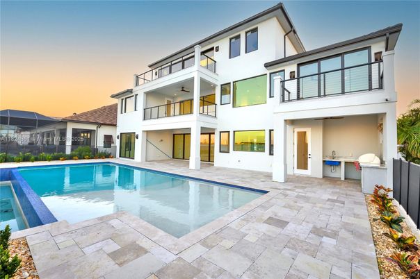 Exterior, Pool