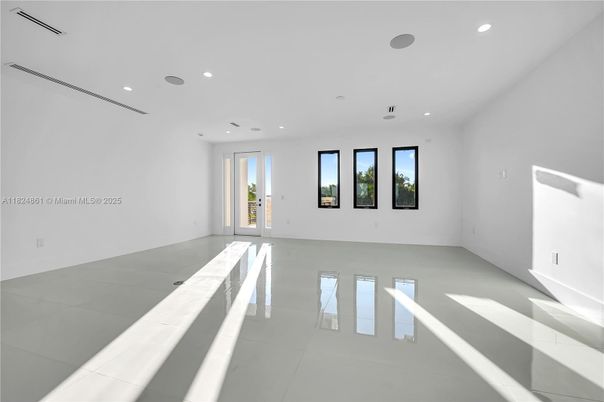 Empty room, Interior, Recessed Lighting