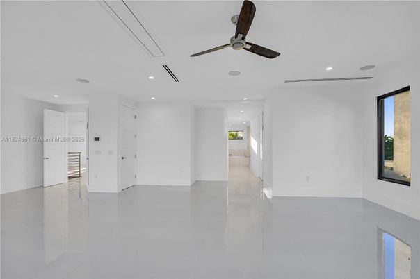 Empty room, Interior, Recessed Lighting
