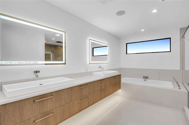 Bathroom, Dual Sink Vanities, Interior, Recessed Lighting