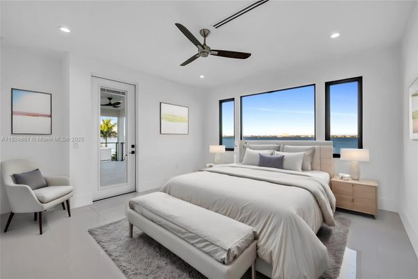 Bedroom, Interior, Recessed Lighting, Water