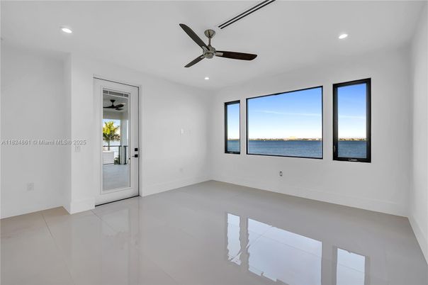 Empty room, Interior, Recessed Lighting, Water
