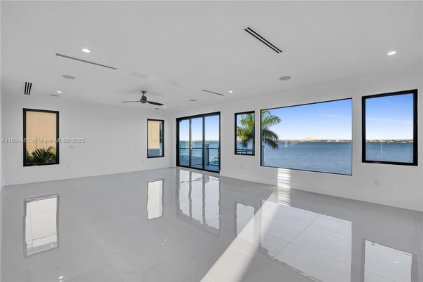 Empty room, Interior, Recessed Lighting, Water