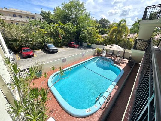Exterior, Pool