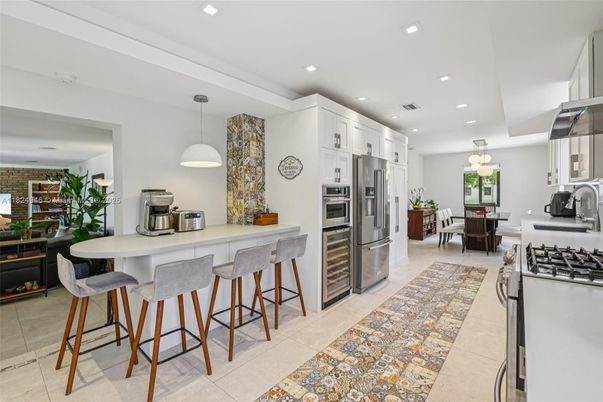 Dining room, Interior, Kitchen, Pendant Lights, Recessed Lighting, Stainless Steel Appliances