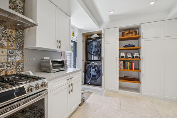 Interior, Kitchen, Recessed Lighting, Washer