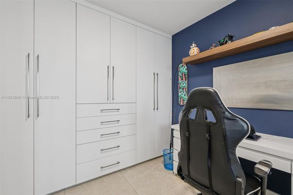 Home Office, Interior