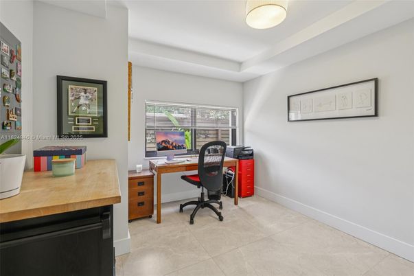 Home Office, Interior