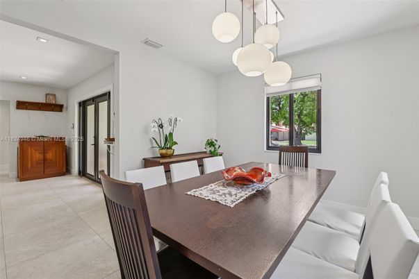Dining room, Interior, Pendant Lights, Recessed Lighting
