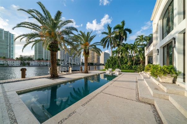 Exterior, Pool, Water