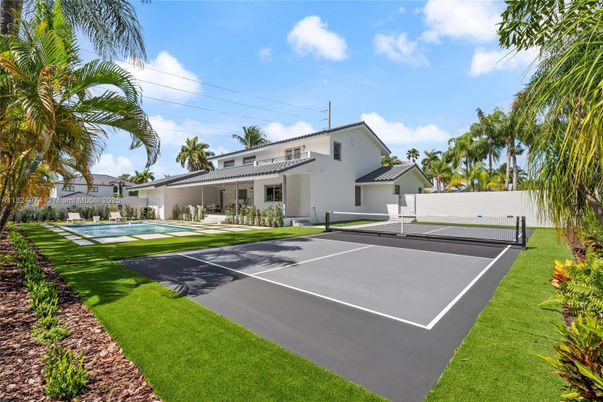 Exterior, Tennis Courts