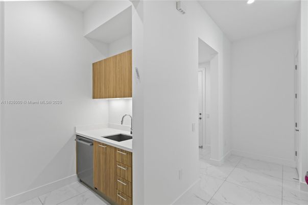 Interior, Kitchen, Marble, Recessed Lighting