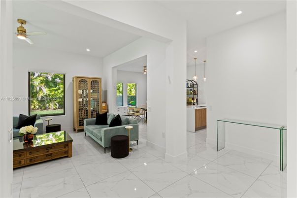 Dining room, Interior, Living room, Marble, Pendant Lights, Recessed Lighting
