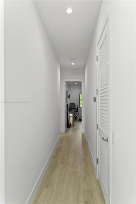 Fitness Equipment, Interior, Recessed Lighting, Wood Texture Flooring