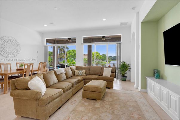 Dining room, Interior, Living room, Recessed Lighting