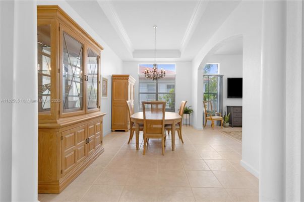 Chandelier, Dining room, Interior