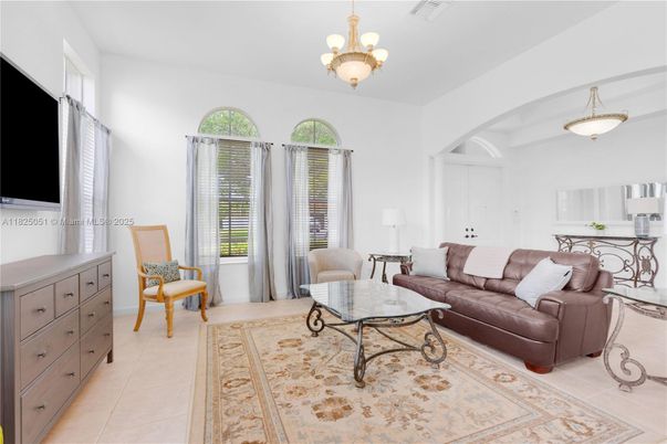 Chandelier, Interior, Living room, Pendant Lights