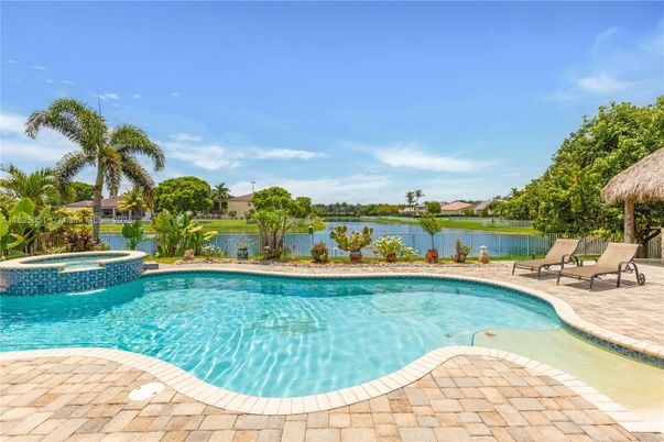 Exterior, Pool, Water