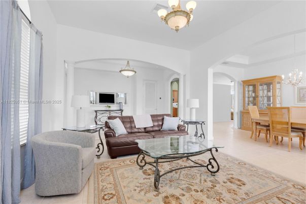 Chandelier, Dining room, Interior, Living room