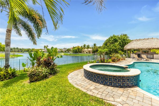 Exterior, Pool, Water