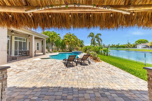 Exterior, Pool, Water