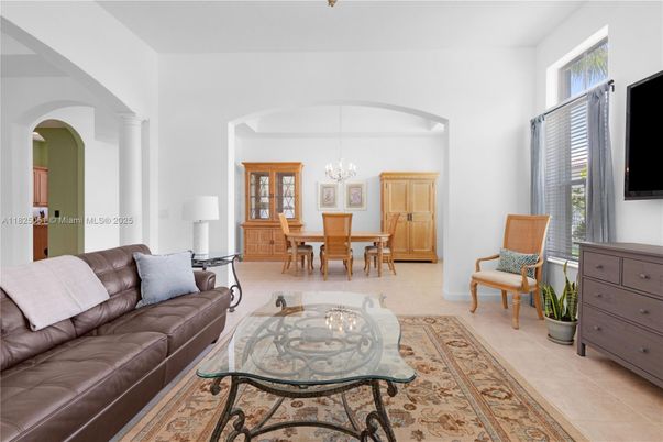 Chandelier, Dining room, Interior, Living room