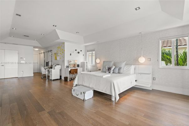 Bedroom, Interior, Pendant Lights, Recessed Lighting, Wood Texture Flooring