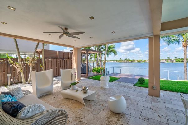 Exterior, Recessed Lighting, Water