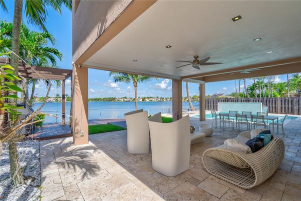 Exterior, Recessed Lighting, Water