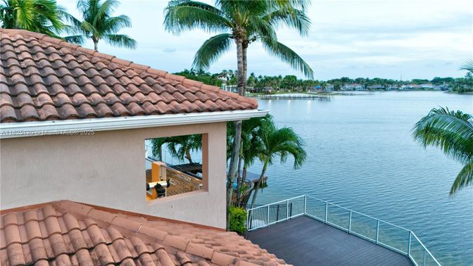 Exterior, Pool, Water