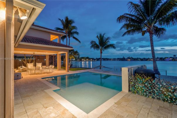 Exterior, Pool, Water