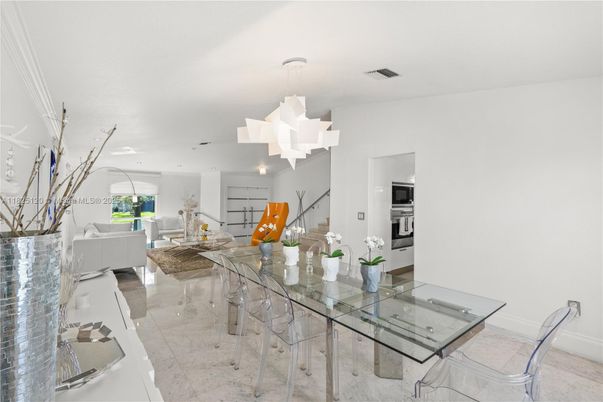 Chandelier, Dining room, Interior, Kitchen, Living room, Pendant Lights, Recessed Lighting, Stainless Steel Appliances