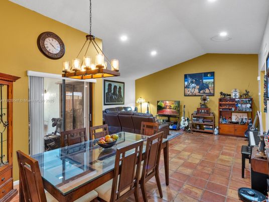 Chandelier, Dining room, Interior, Living room, Pendant Lights, Recessed Lighting