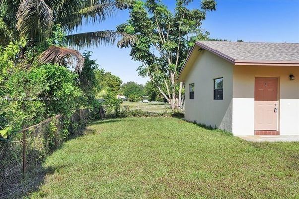 Backyard, Exterior
