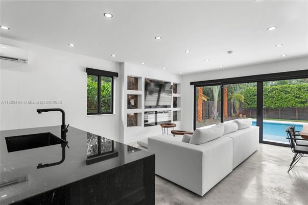 Fireplace, Interior, Living room, Recessed Lighting