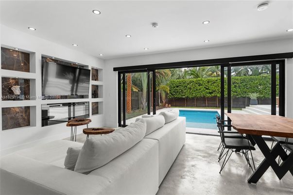 Dining room, Interior, Living room, Recessed Lighting