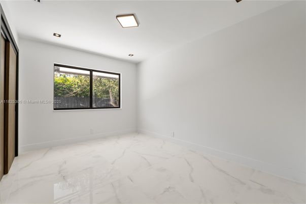 Empty room, Interior, Marble, Recessed Lighting